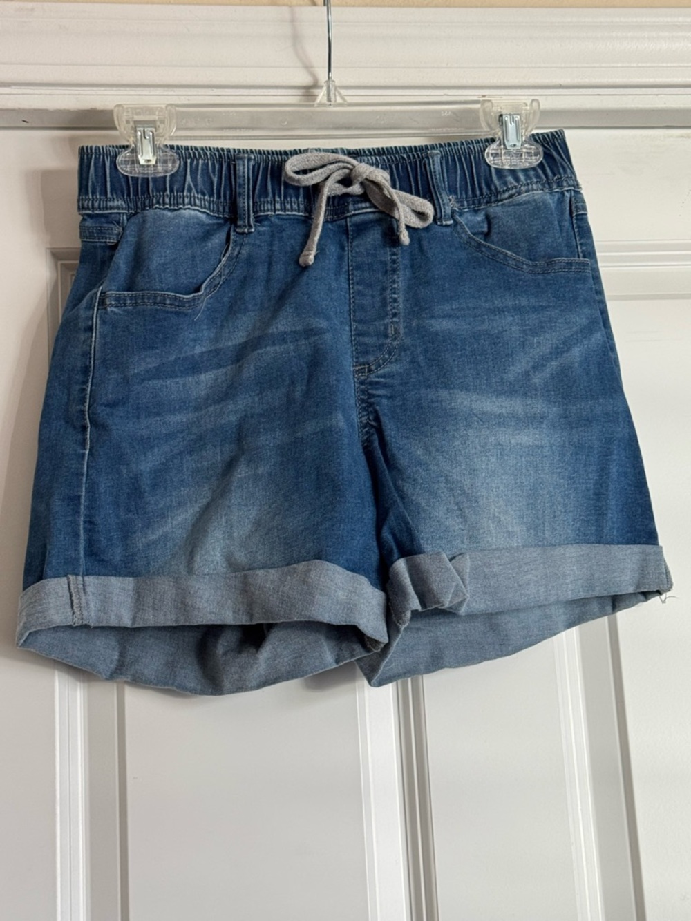 C’ est Toi Black Label Medium Medium Wash Drawstring Pull On Jean Shorts CTB765